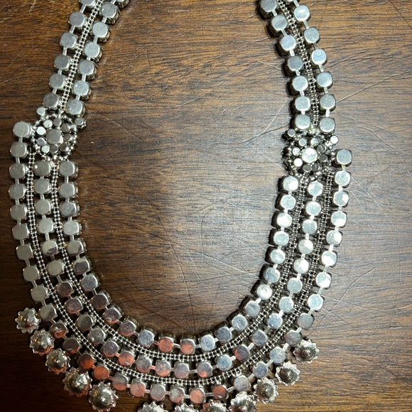 Silver costume jewelry necklace - Picture 2 of 2